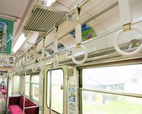 免抬頭文章分享平台 電車吊環