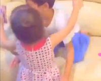 哥哥綁妹妹 綁頭髮新招
